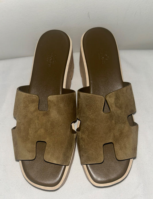 HERMÈS Eze 30 Cork Suede Platform Sandal in Vert Toundra Size 39 (US 9)