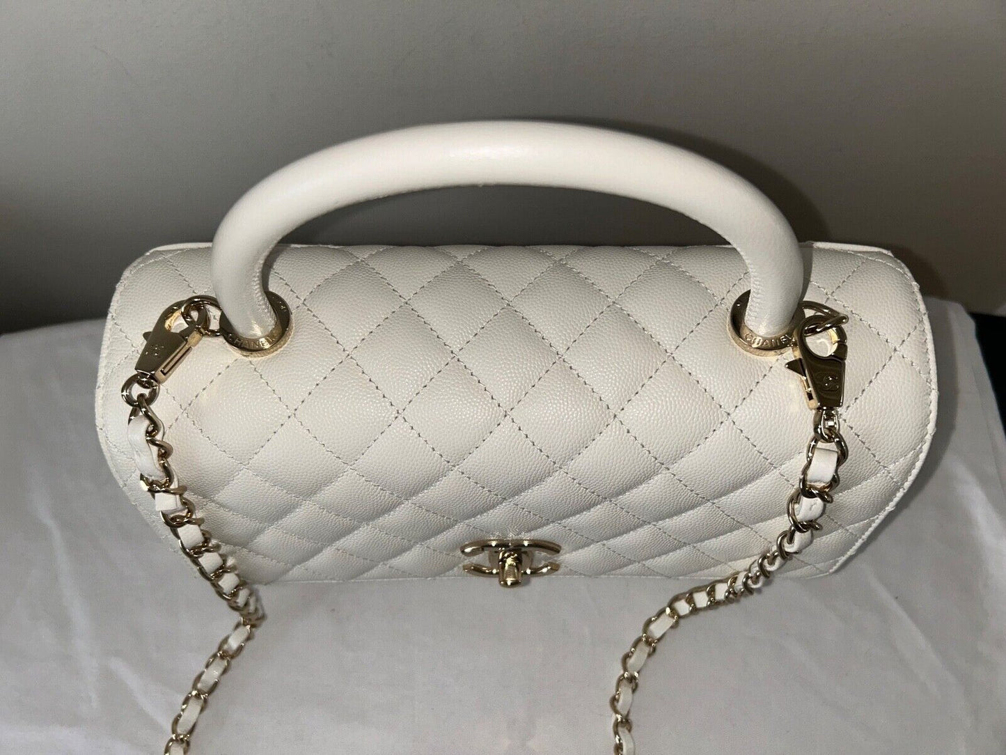 CHANEL 21A Quilted Caviar Coco Handle Flap Bag White/Champagne Gold Hardware